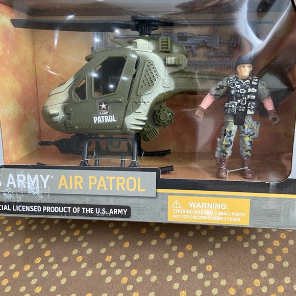 Official Licensed Product US Army Air Patrol Helicopter Vehicle & Figurine NIB - Picture 4 of 7